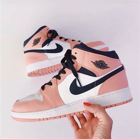 jordan pink nike